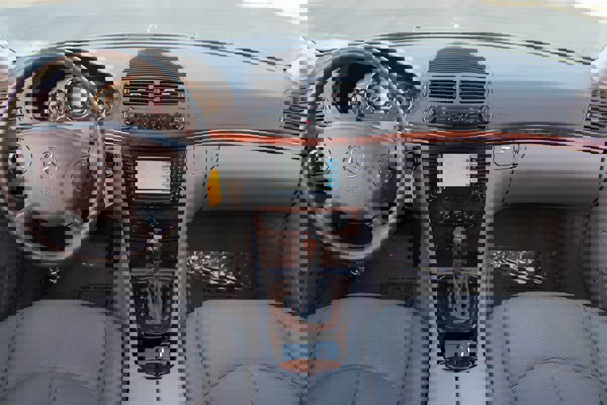 Used 2004 Mercedes-Benz E 320 Sedan image 10