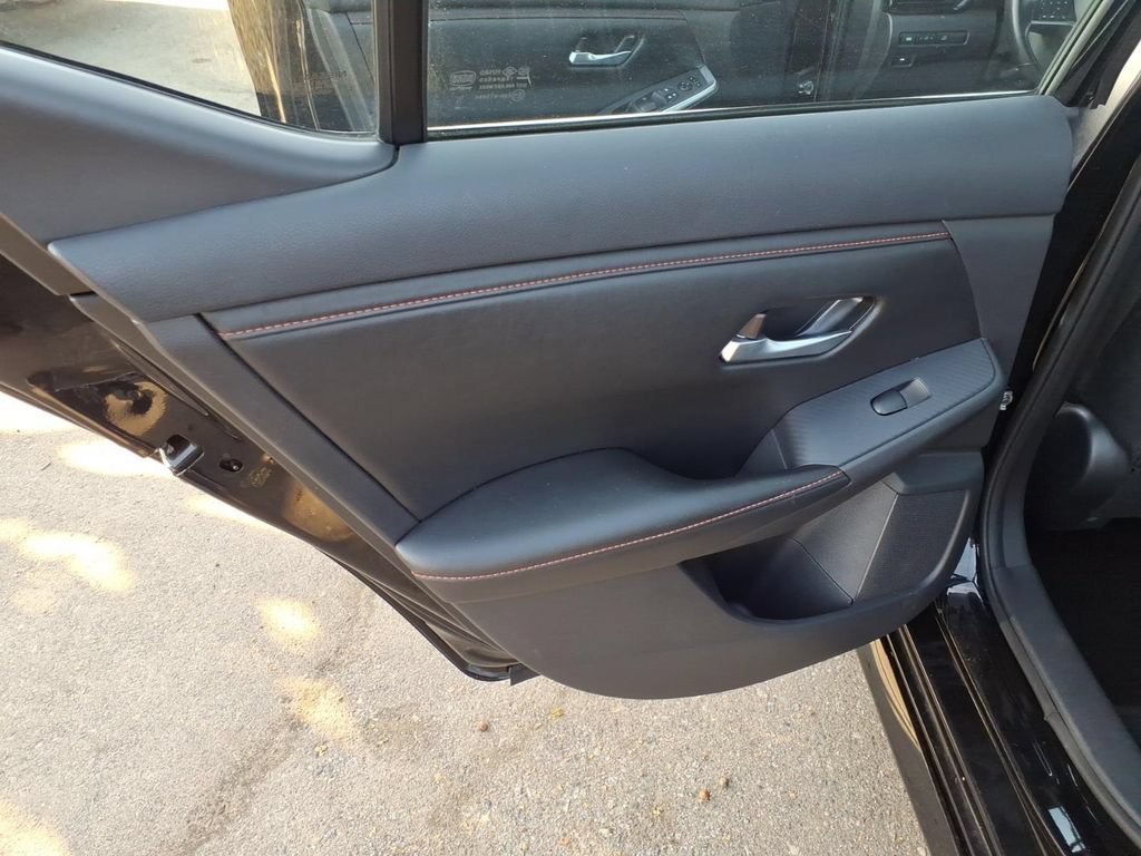 Certified 2025 Nissan Sentra SR FWD image 27