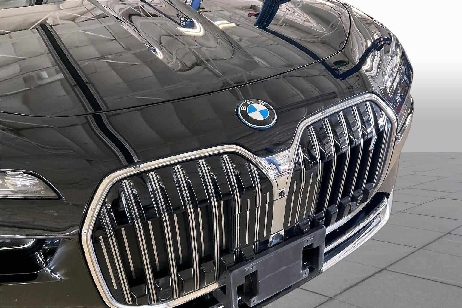 Used 2024 BMW i7 xDrive60 w/ Executive Package AWD/4WD image 29