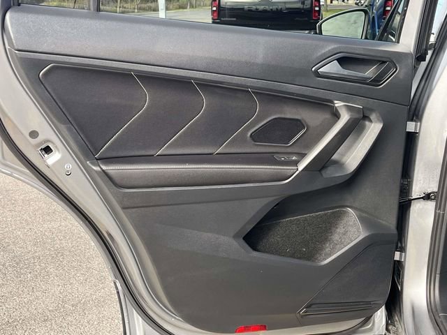 Used 2024 Volkswagen Tiguan SE image 17