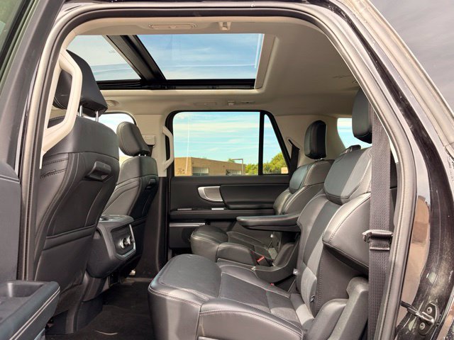 Used 2025 Ford Expedition Max Platinum AWD/4WD image 16