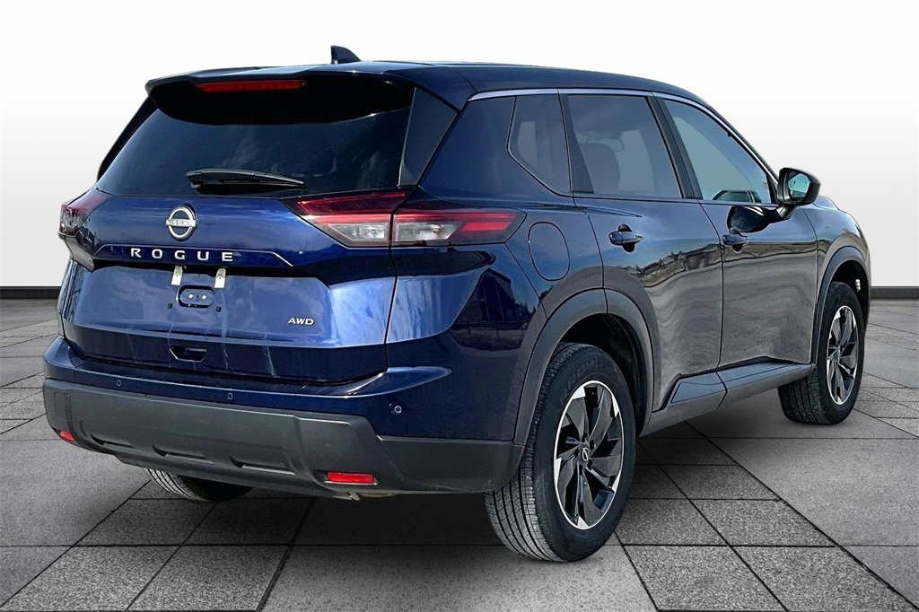 Used 2025 Nissan Rogue SV image 11