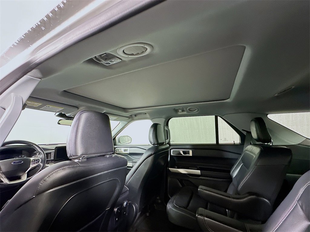 Used 2020 Ford Explorer XLT w/ Equipment Group 202A image 13