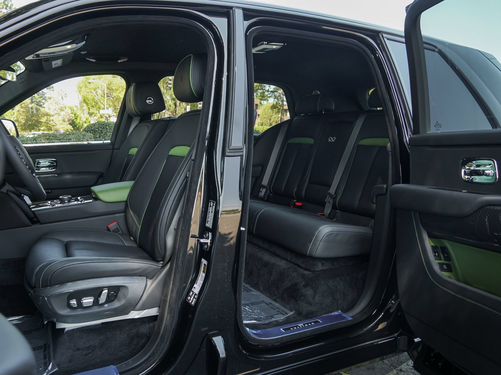 New 2027 Rolls-Royce Cullinan Black Badge AWD/4WD image 22