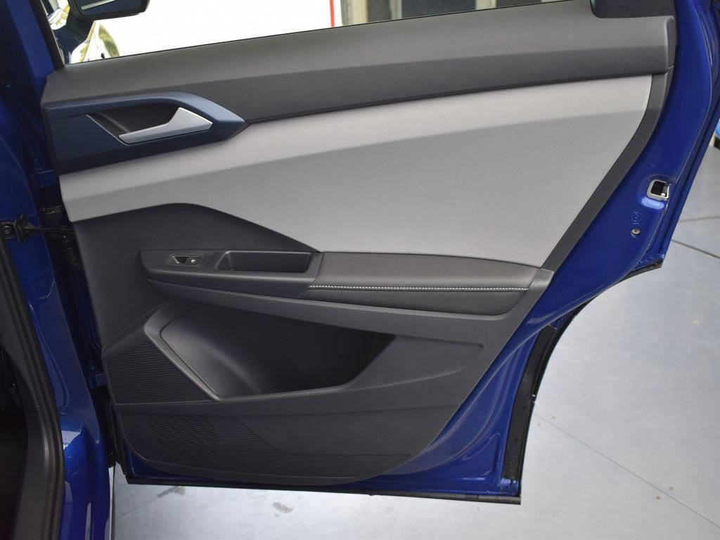 Used 2024 Volkswagen Taos SE image 18