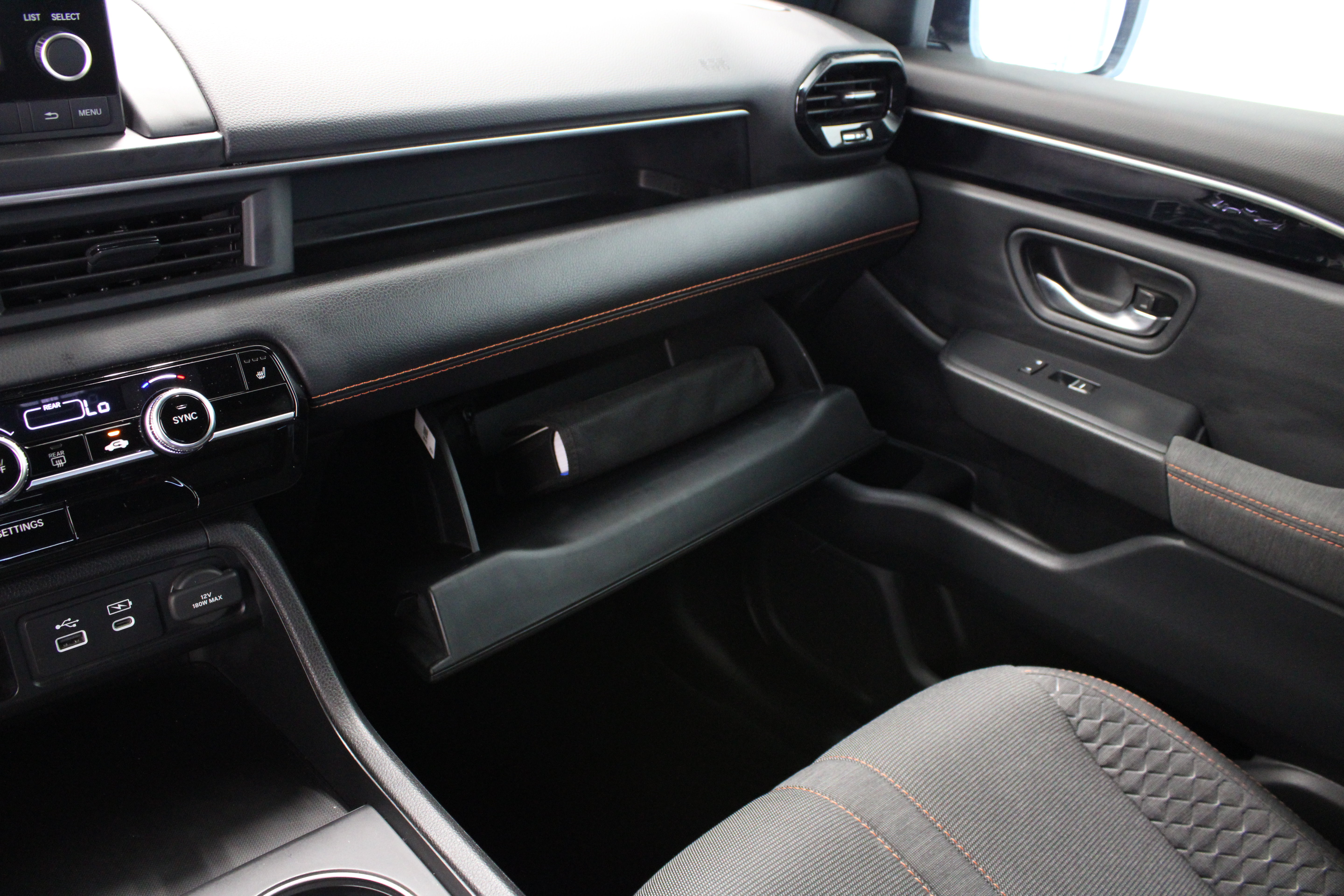 Used 2025 Honda Pilot Sport image 24