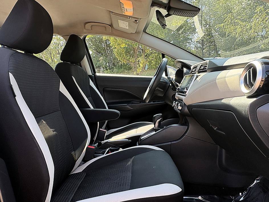 Used 2020 Nissan Versa SV FWD image 13