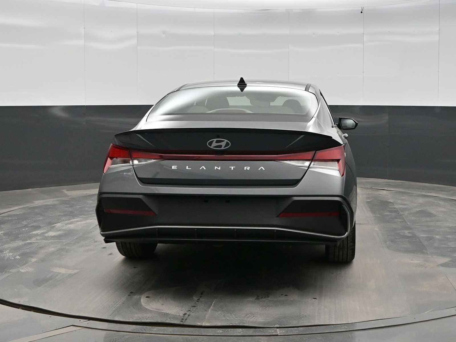 Certified 2025 Hyundai Elantra Sport image 6