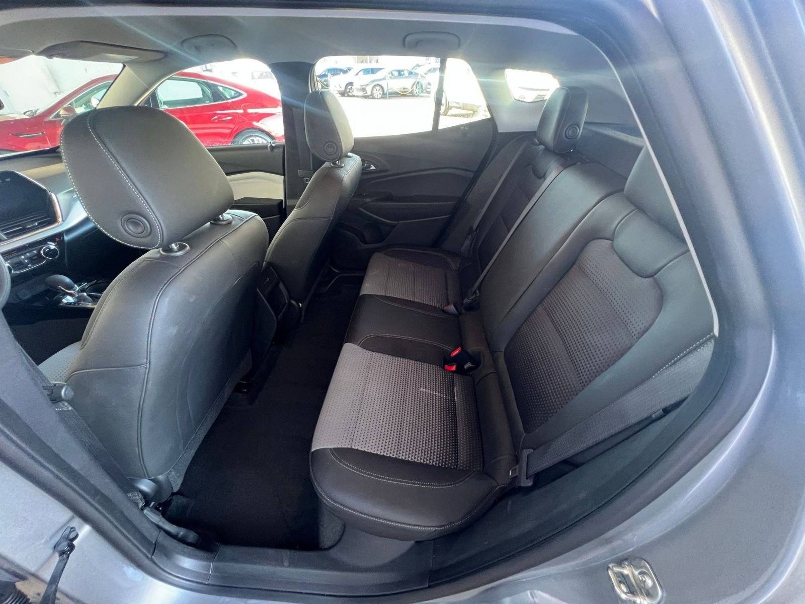 Used 2025 Chevrolet Trax LT FWD image 25