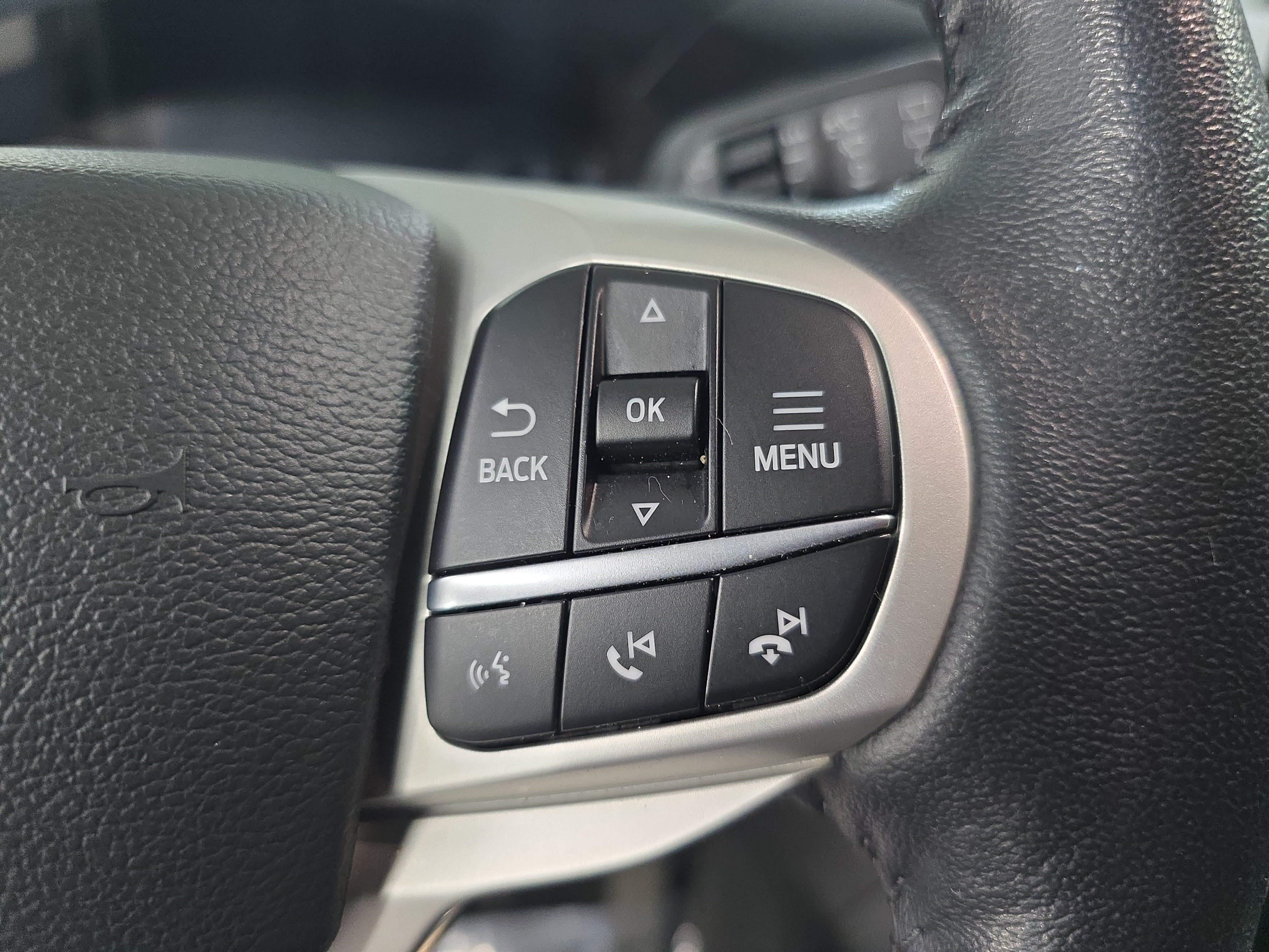 Used 2023 Ford Explorer XLT w/ Equipment Group 202A RWD image 18