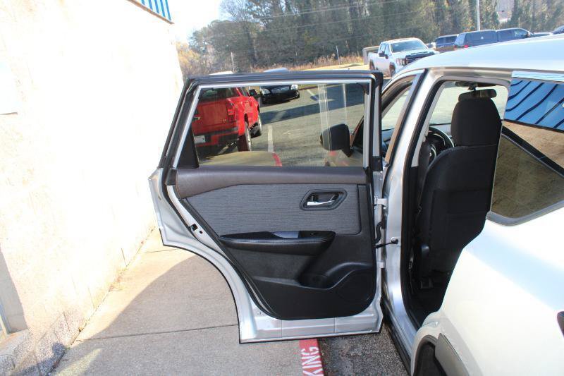 Used 2022 Nissan Rogue SV AWD/4WD image 21