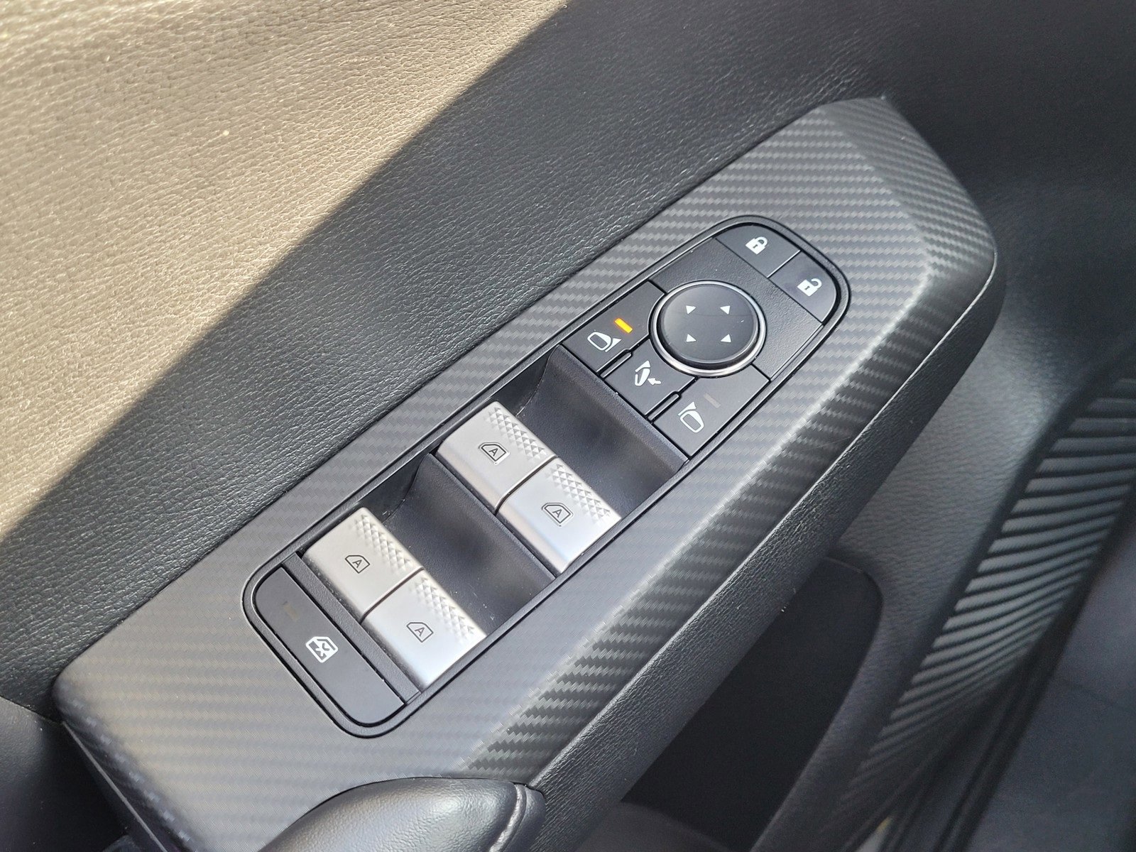 Used 2024 Mitsubishi Outlander SE image 17