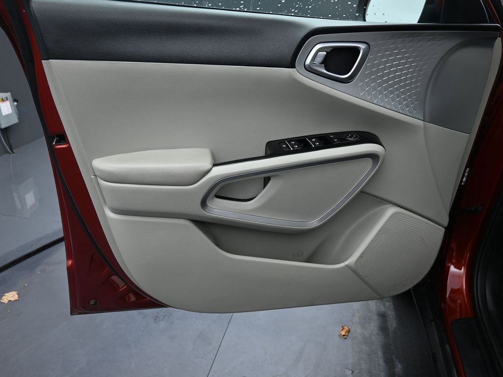 Used 2025 Kia Soul LX w/ LX Technology Package image 18
