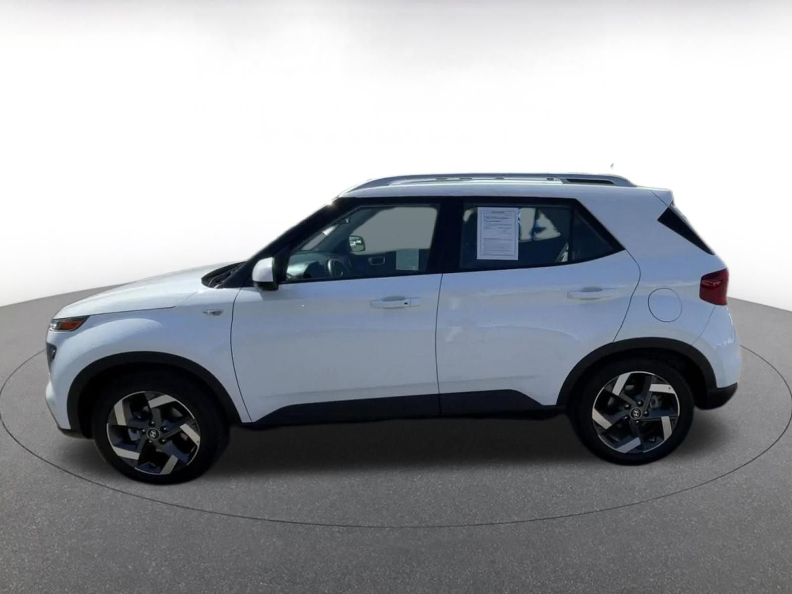 Used 2025 Hyundai Venue SEL image 9