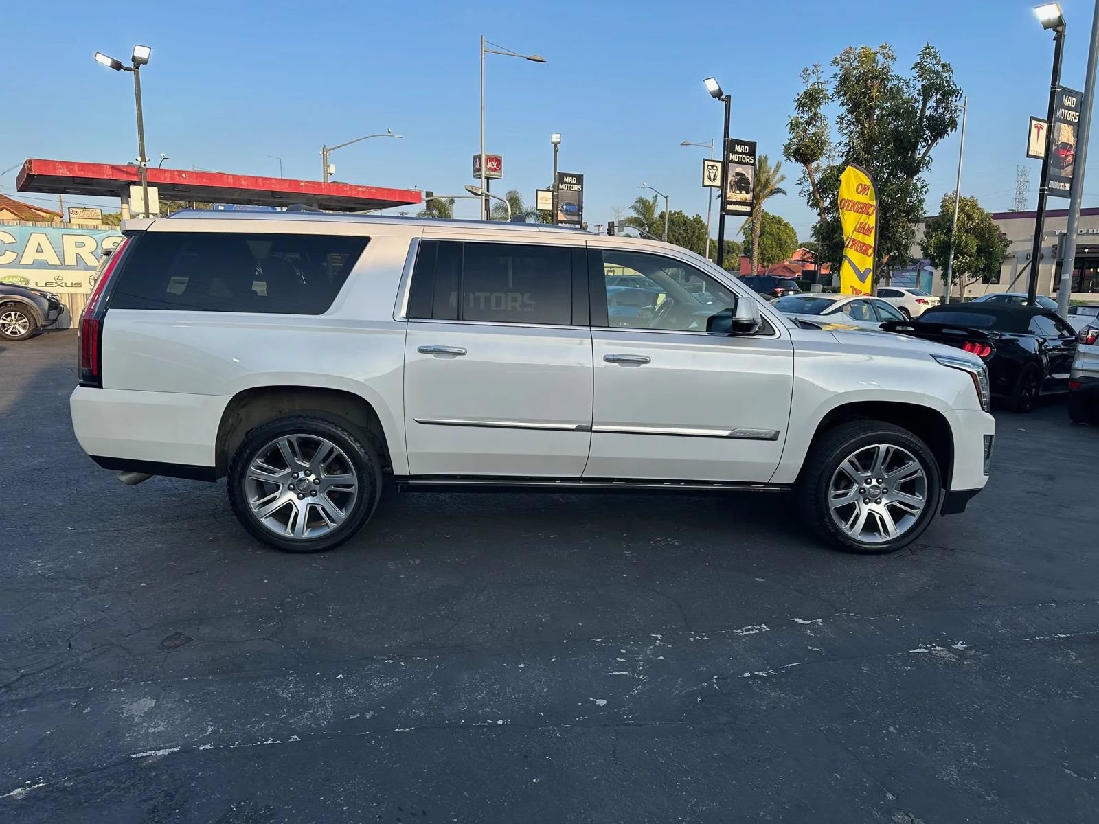 Used 2016 Cadillac Escalade ESV Premium RWD image 7