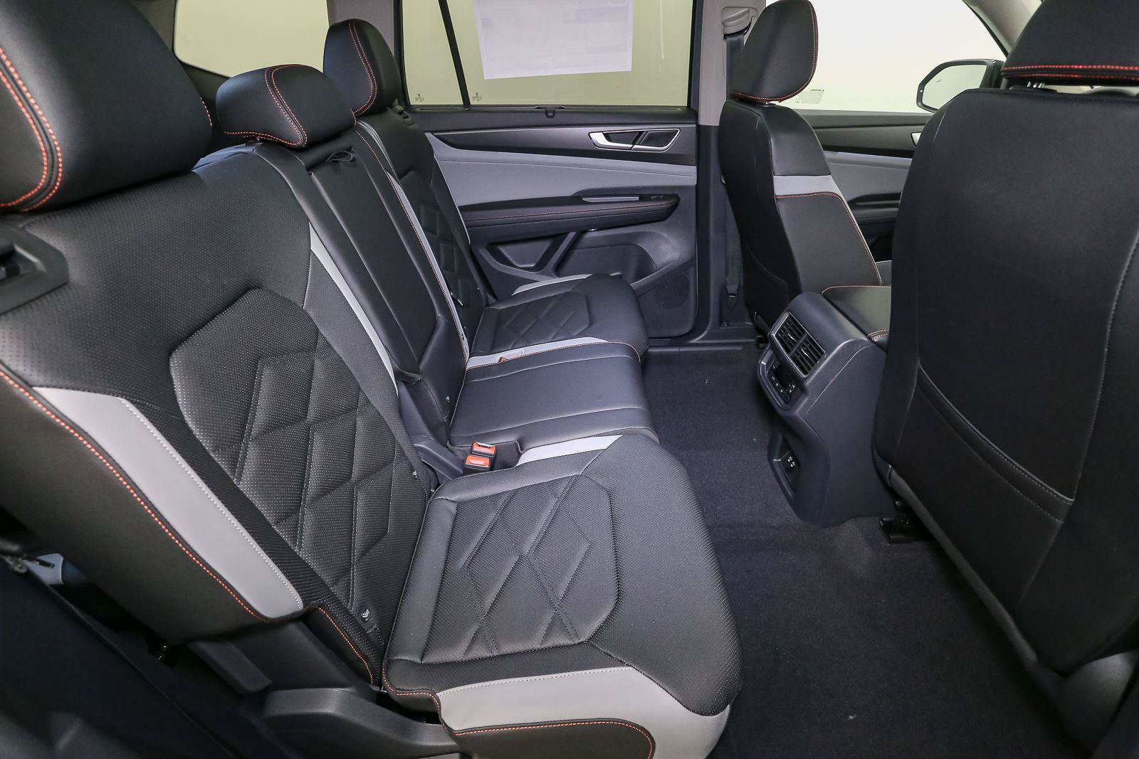 New 2026 Volkswagen Atlas Peak Edition AWD/4WD image 18