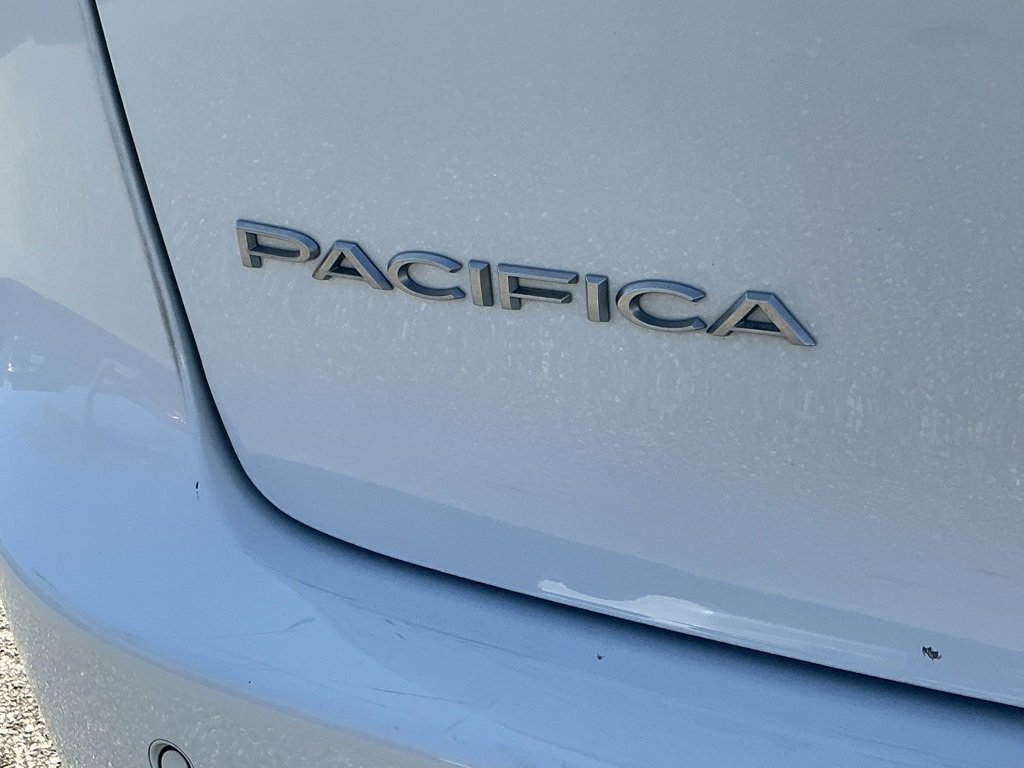 Used 2024 Chrysler Pacifica Select image 20