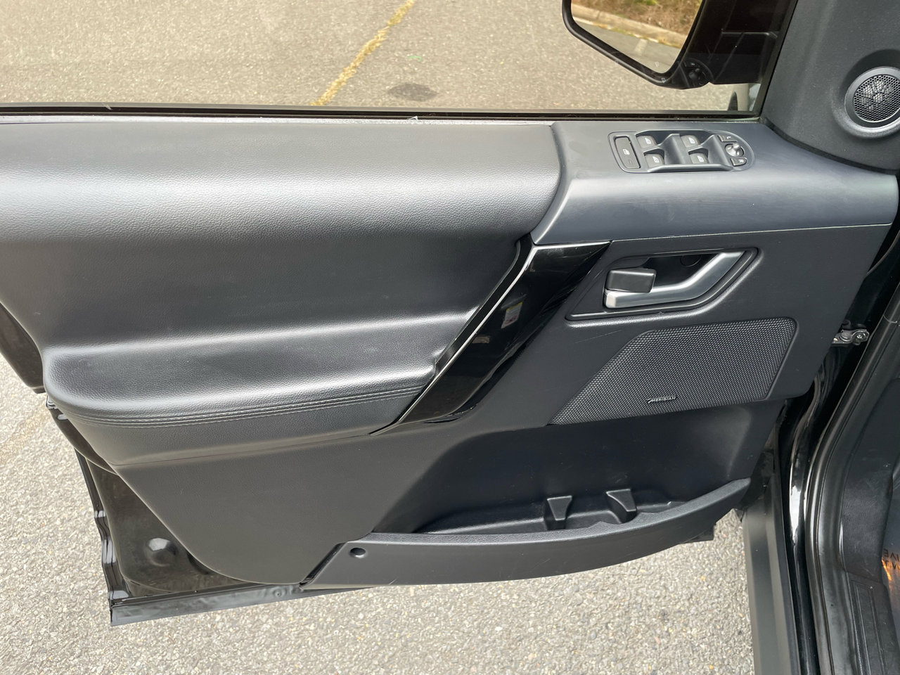 Used 2015 Land Rover LR2 HSE image 11