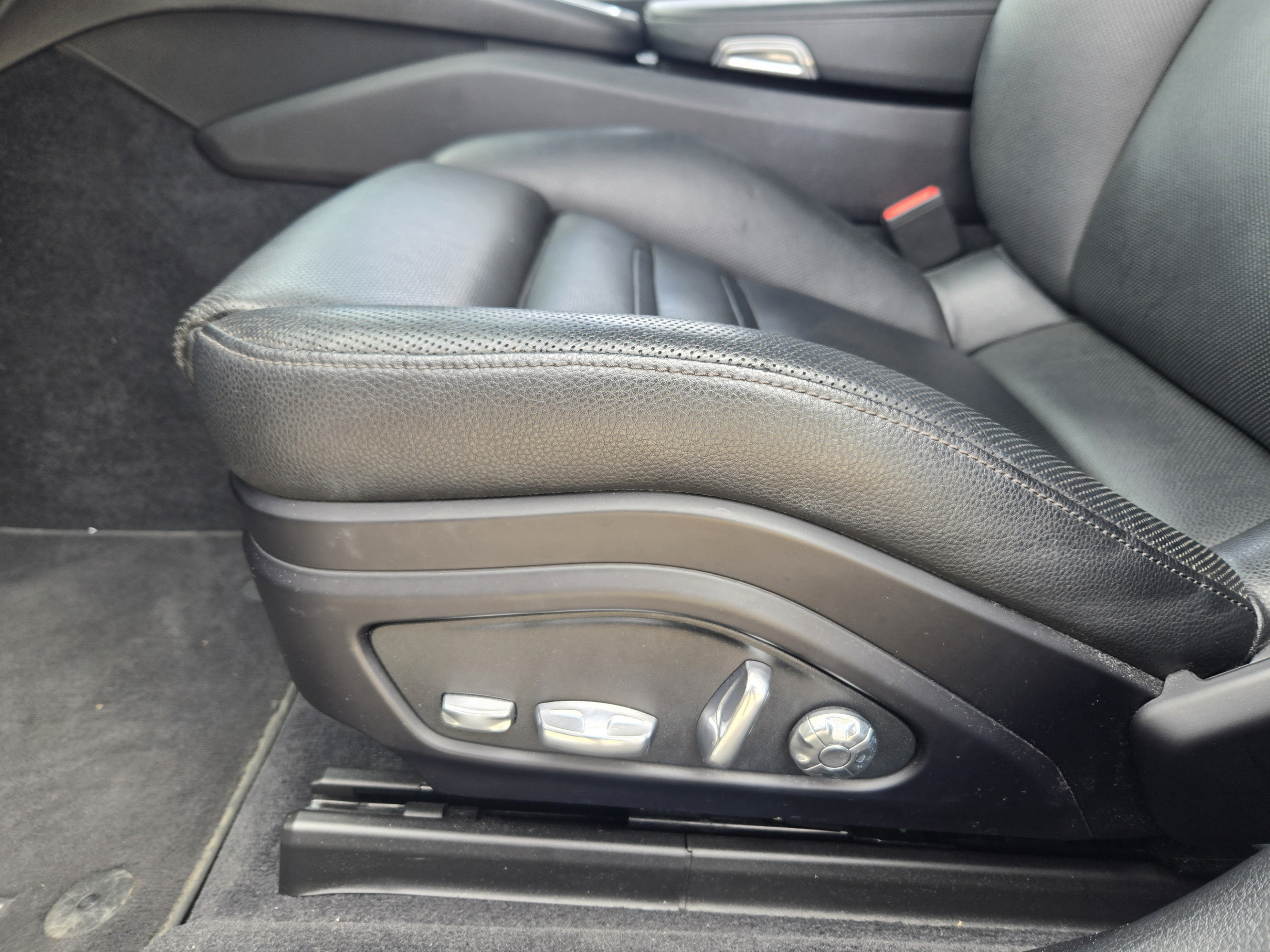 Used 2017 Porsche Panamera image 20