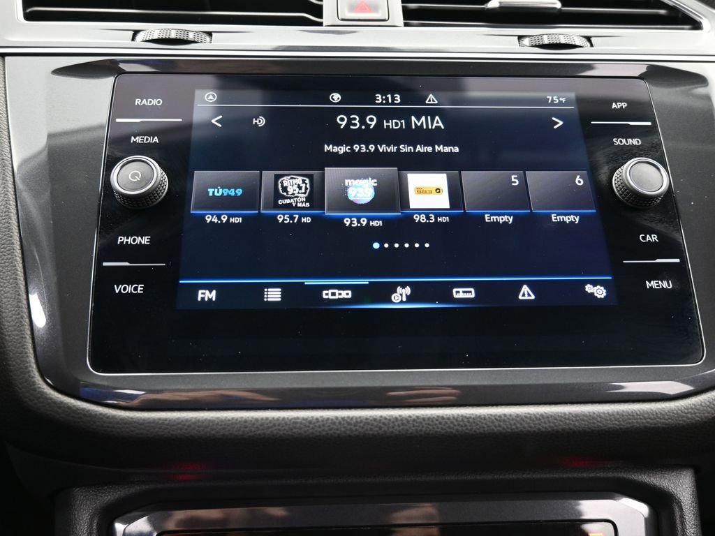 Used 2023 Volkswagen Tiguan SE image 23