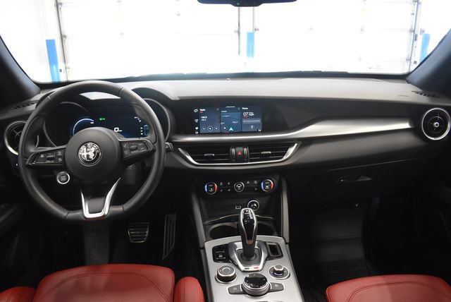Used 2024 Alfa Romeo Stelvio Ti w/ Performance Driving Package AWD/4WD image 5