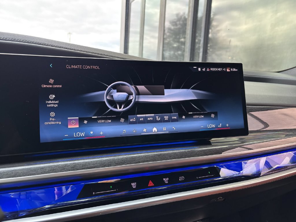 Certified 2024 BMW i7 eDrive50 RWD image 17