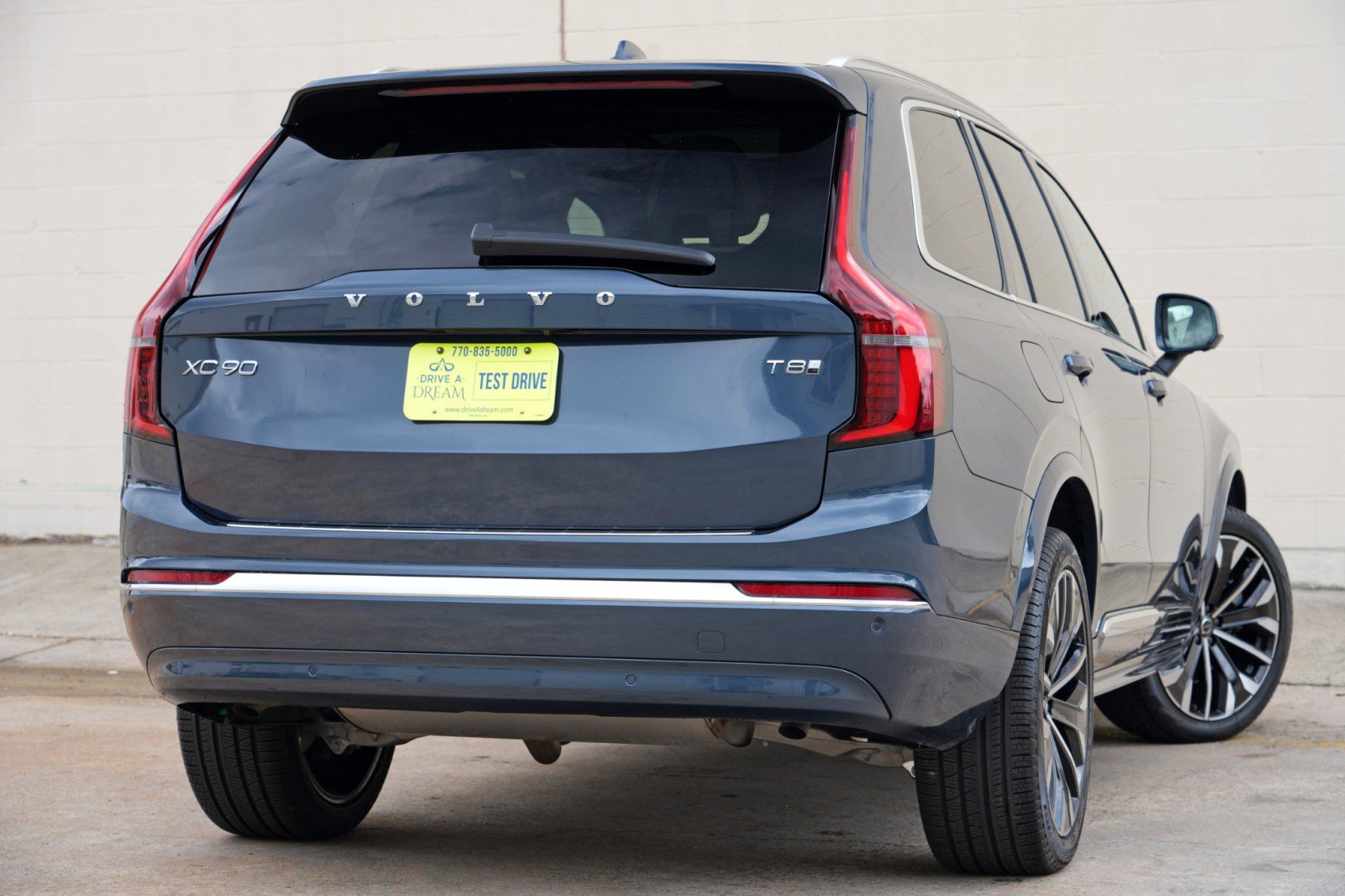 Used 2025 Volvo XC90 T8 Plus w/ Protection Package Premier AWD/4WD image 5