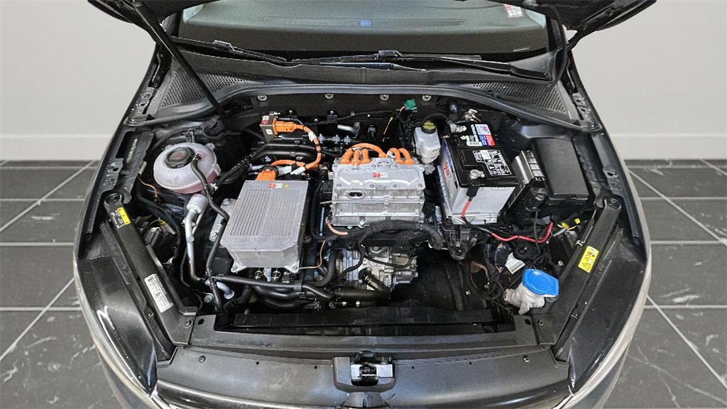 Used 2019 Volkswagen e-Golf SE w/ Driver Assistance Package image 18