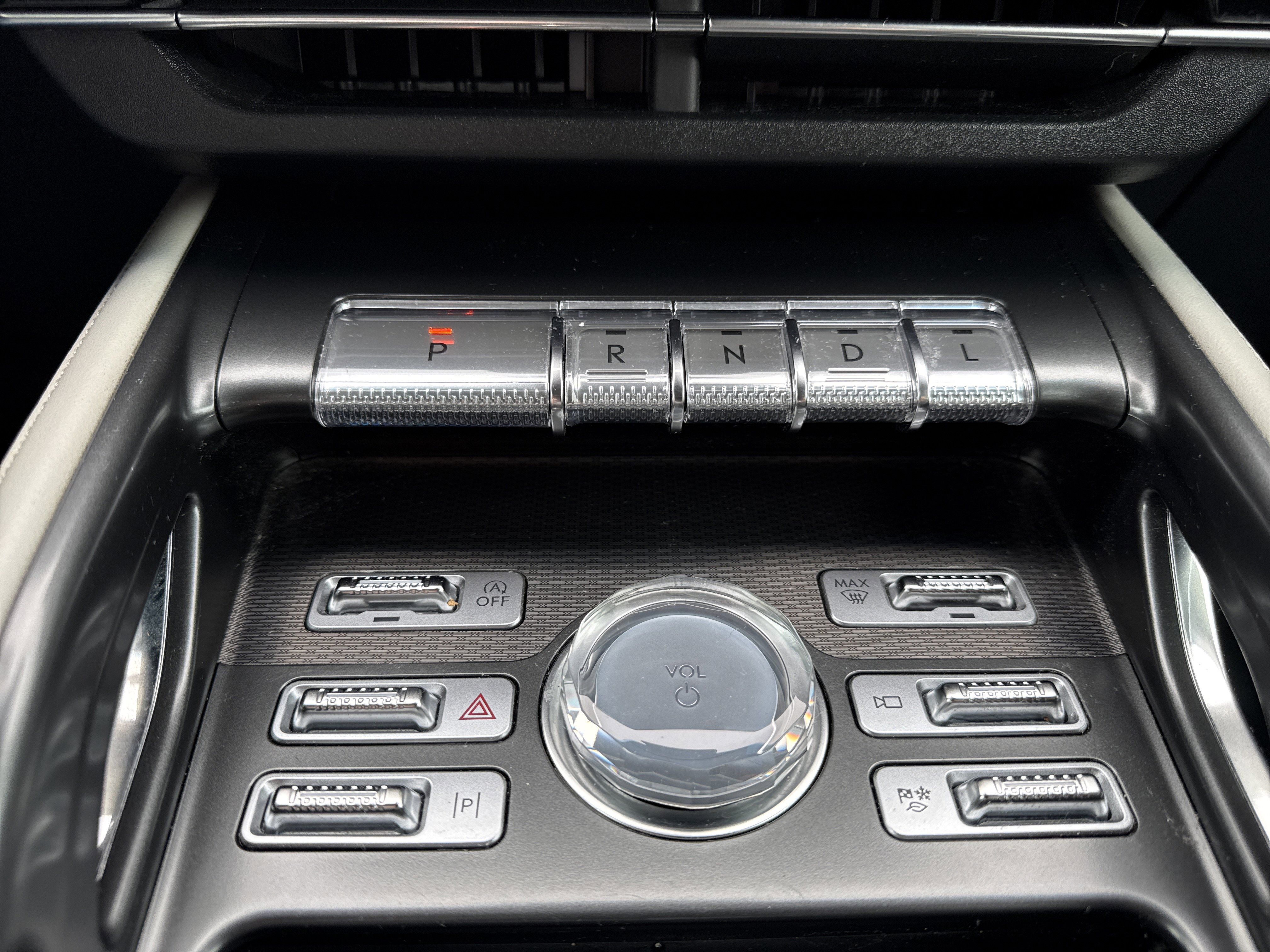 Used 2024 Lincoln Nautilus Premier image 20
