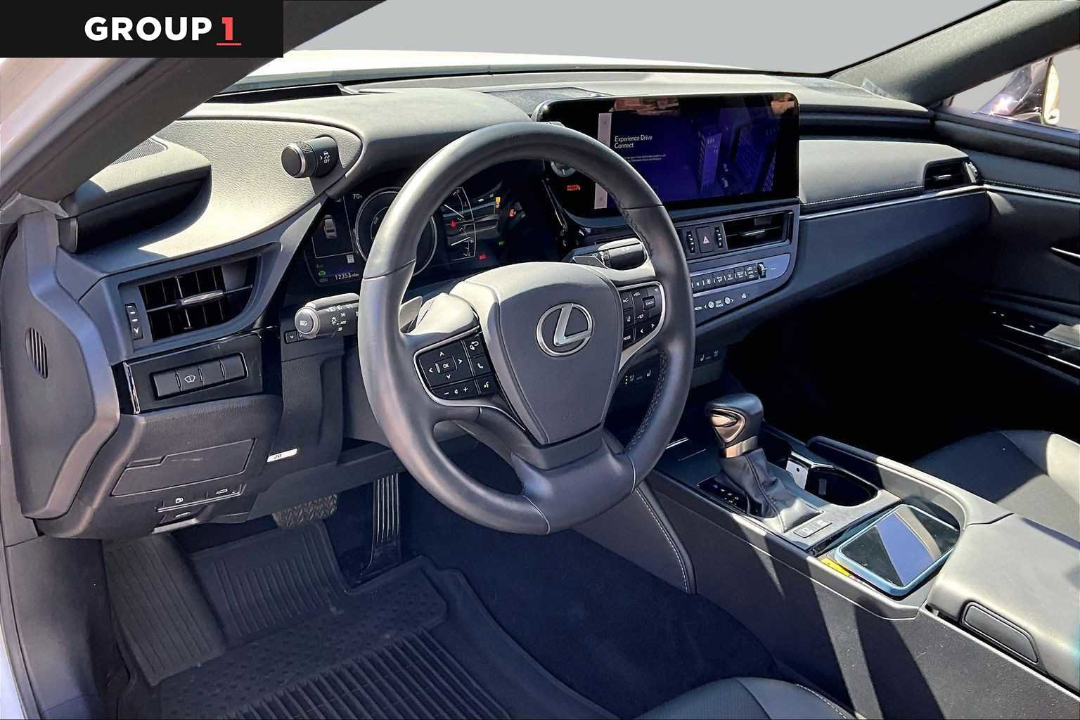 Used 2025 Lexus ES 300h w/ Premium Package FWD image 17