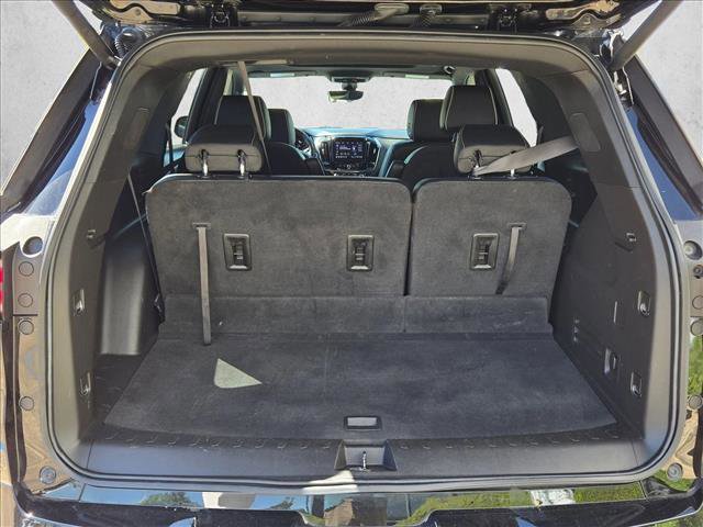 Used 2023 Chevrolet Traverse Premier w/ LPO, Cargo Package FWD image 6