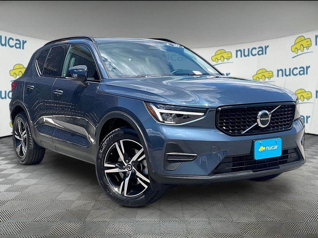 Used 2026 Volvo XC40 B5 Core AWD/4WD image 1