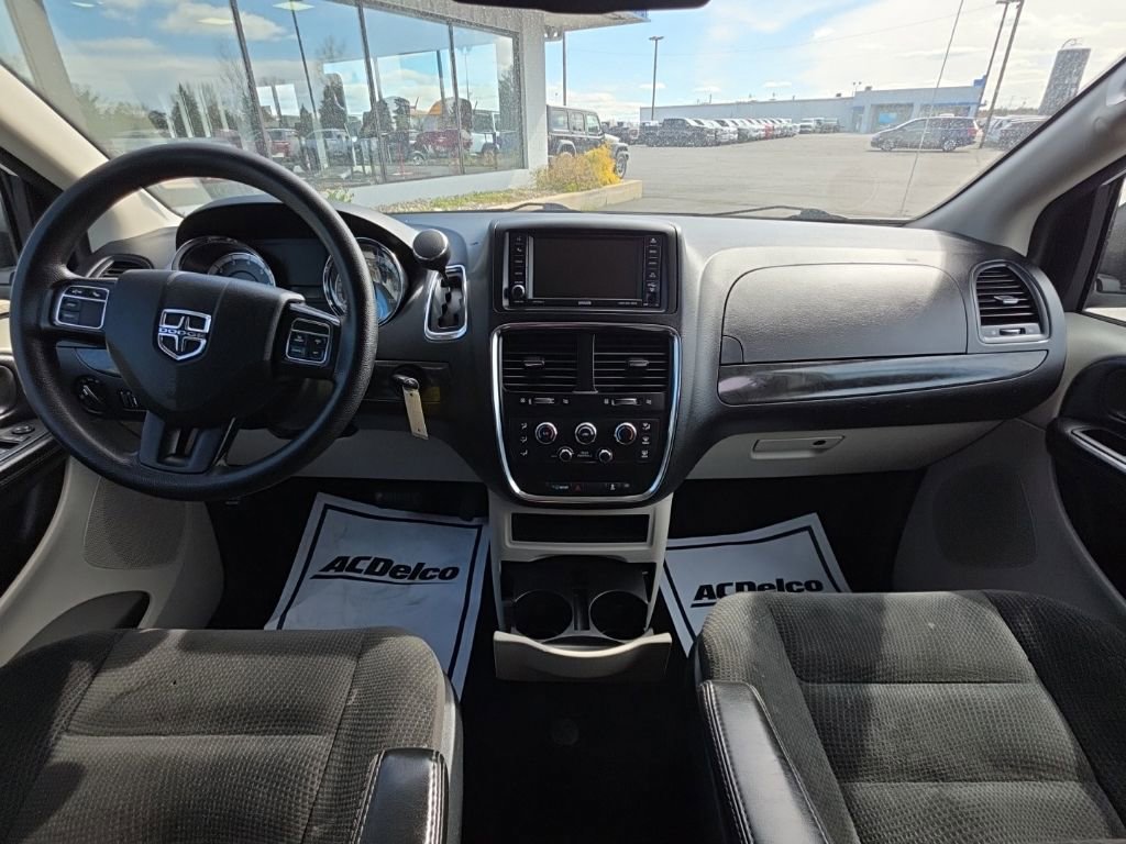 Used 2019 Dodge Grand Caravan SE w/ UConnect Hands-Free Group FWD image 18