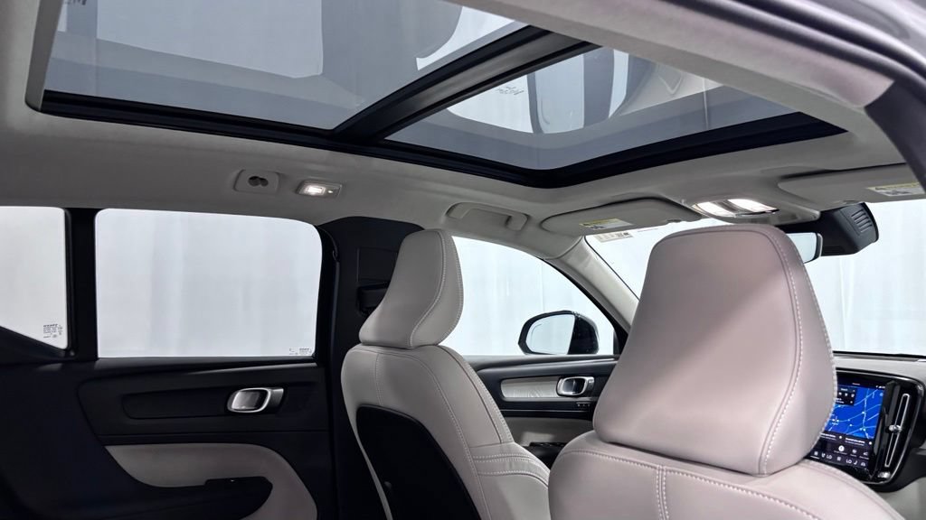 Certified 2026 Volvo XC40 B5 Plus AWD/4WD image 26