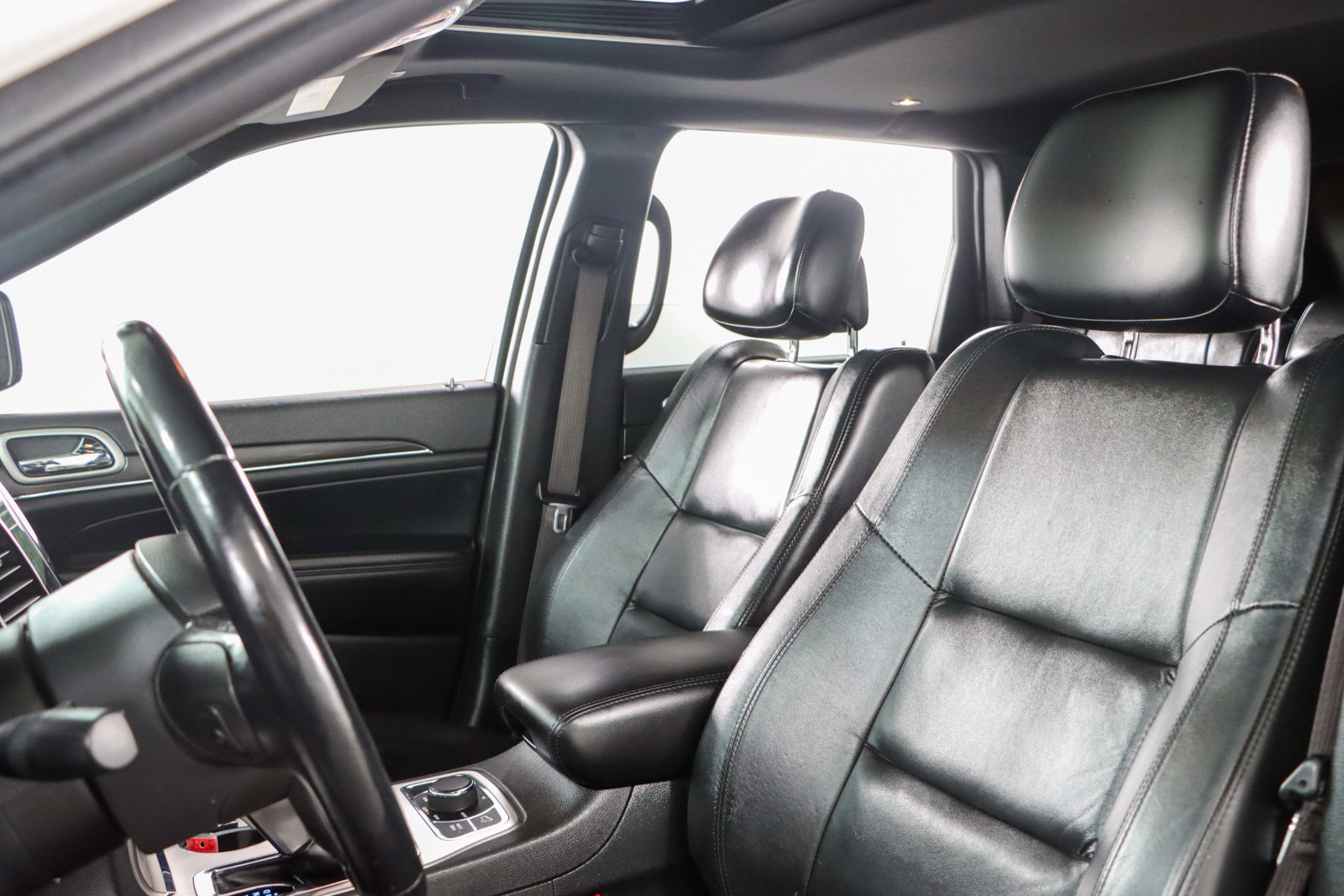 Used 2022 Jeep Grand Cherokee Limited image 24