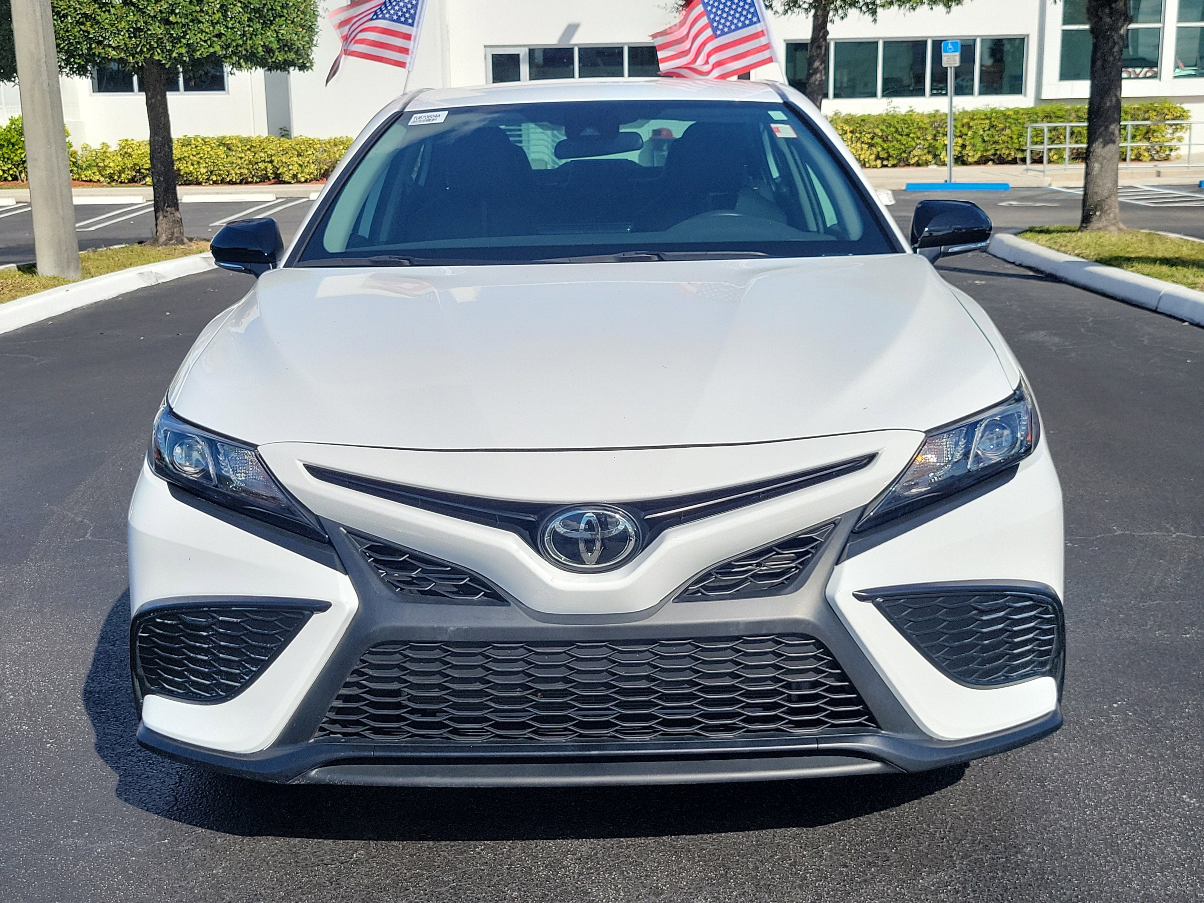 Used 2024 Toyota Camry SE image 5
