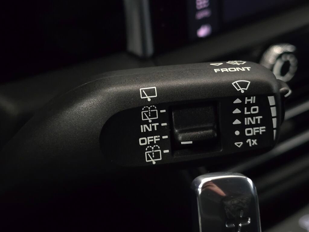 Certified 2024 Porsche Macan image 41