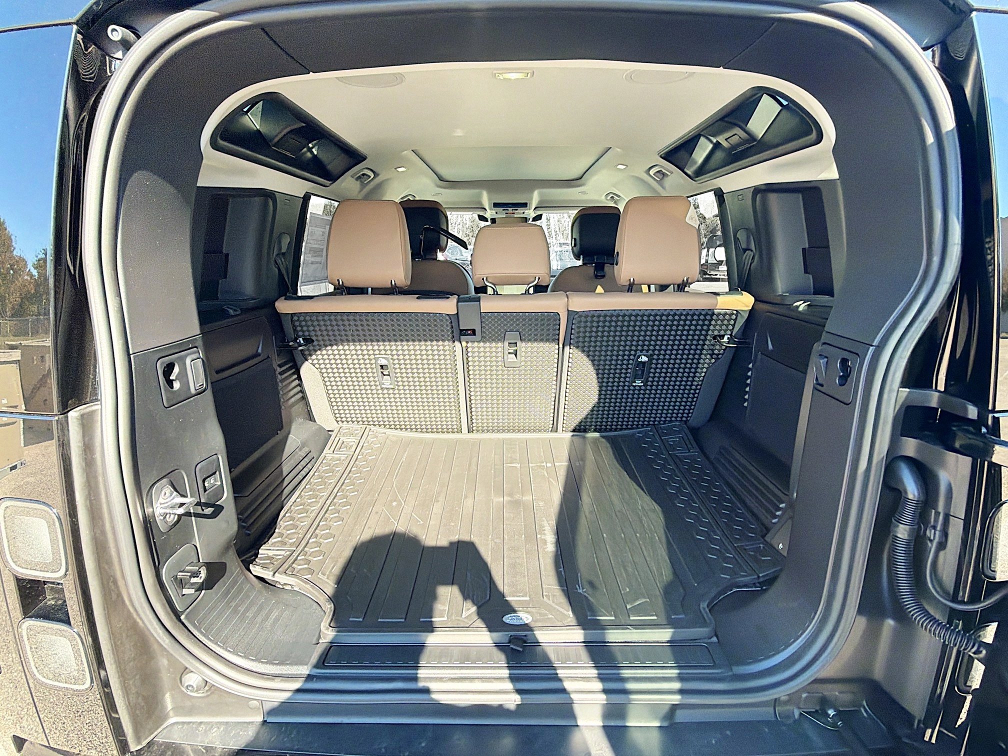 New 2026 Land Rover Defender 110 X-Dynamic SE image 12