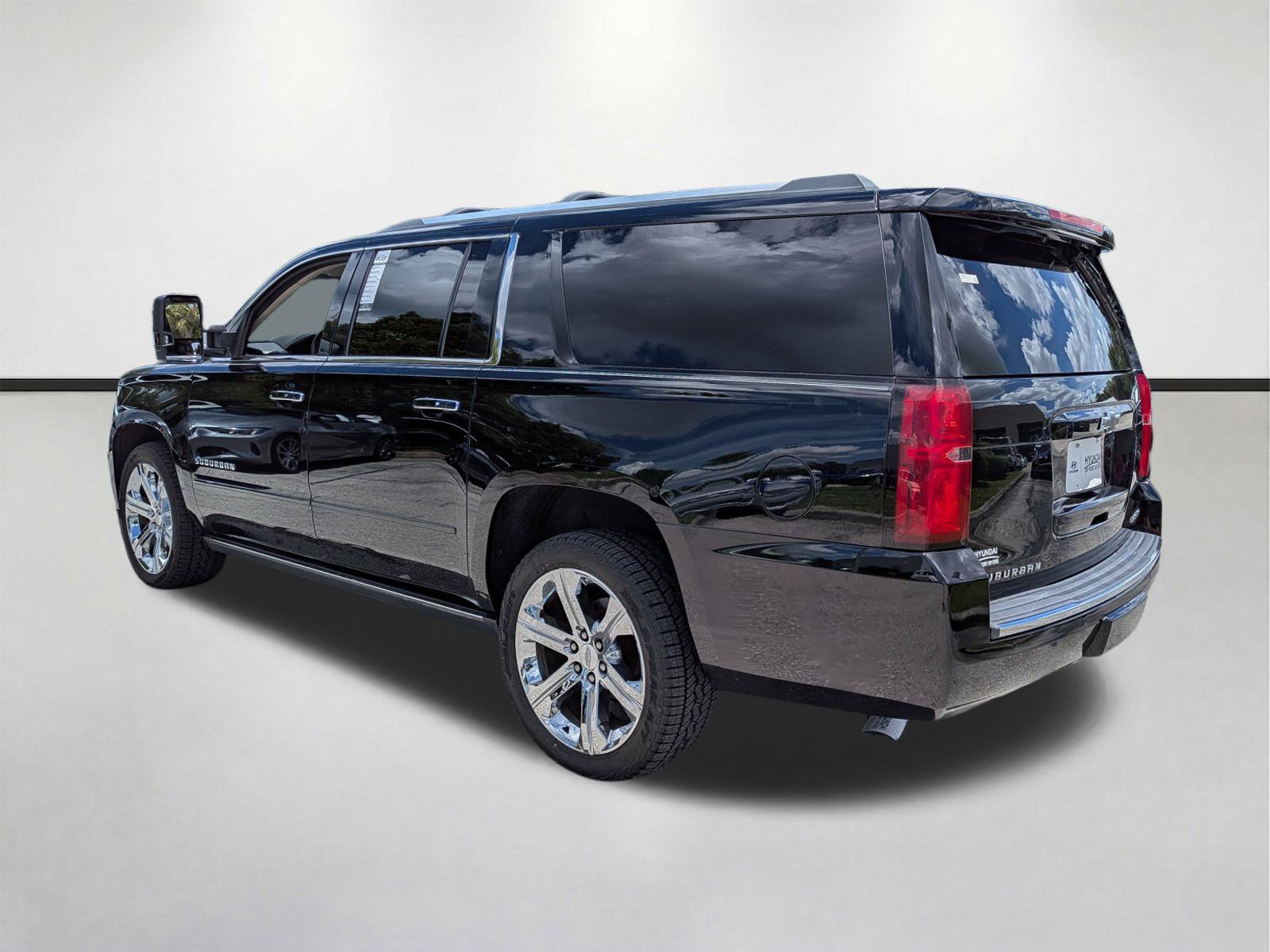 Used 2019 Chevrolet Suburban Premier AWD/4WD image 6