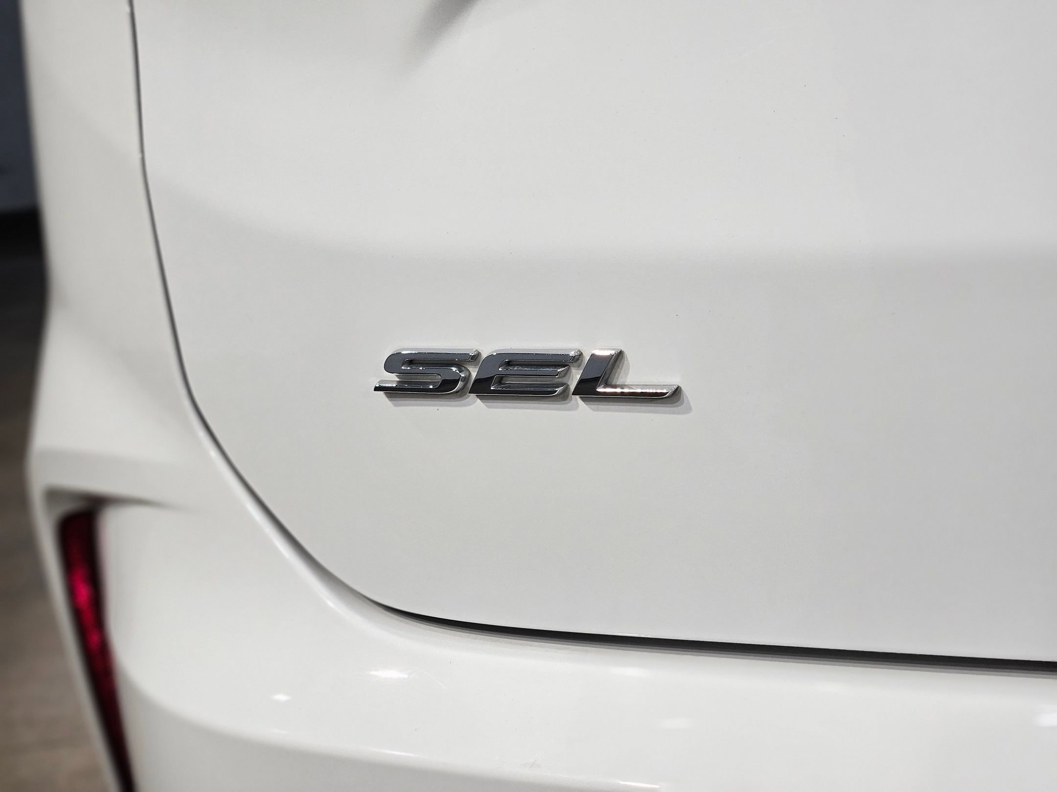 Used 2024 Ford Edge SEL image 38