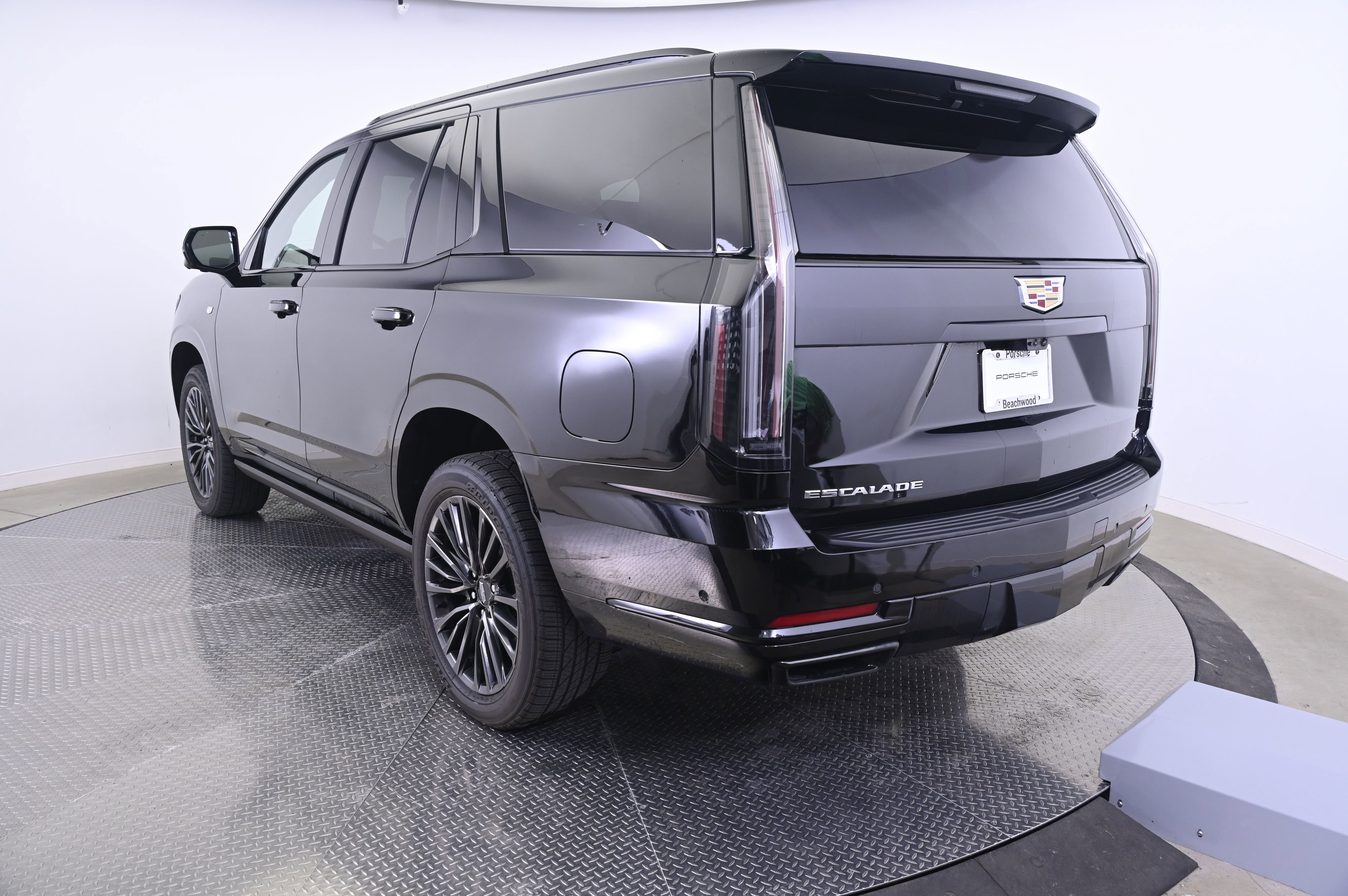 Used 2025 Cadillac Escalade Sport Platinum AWD/4WD image 3