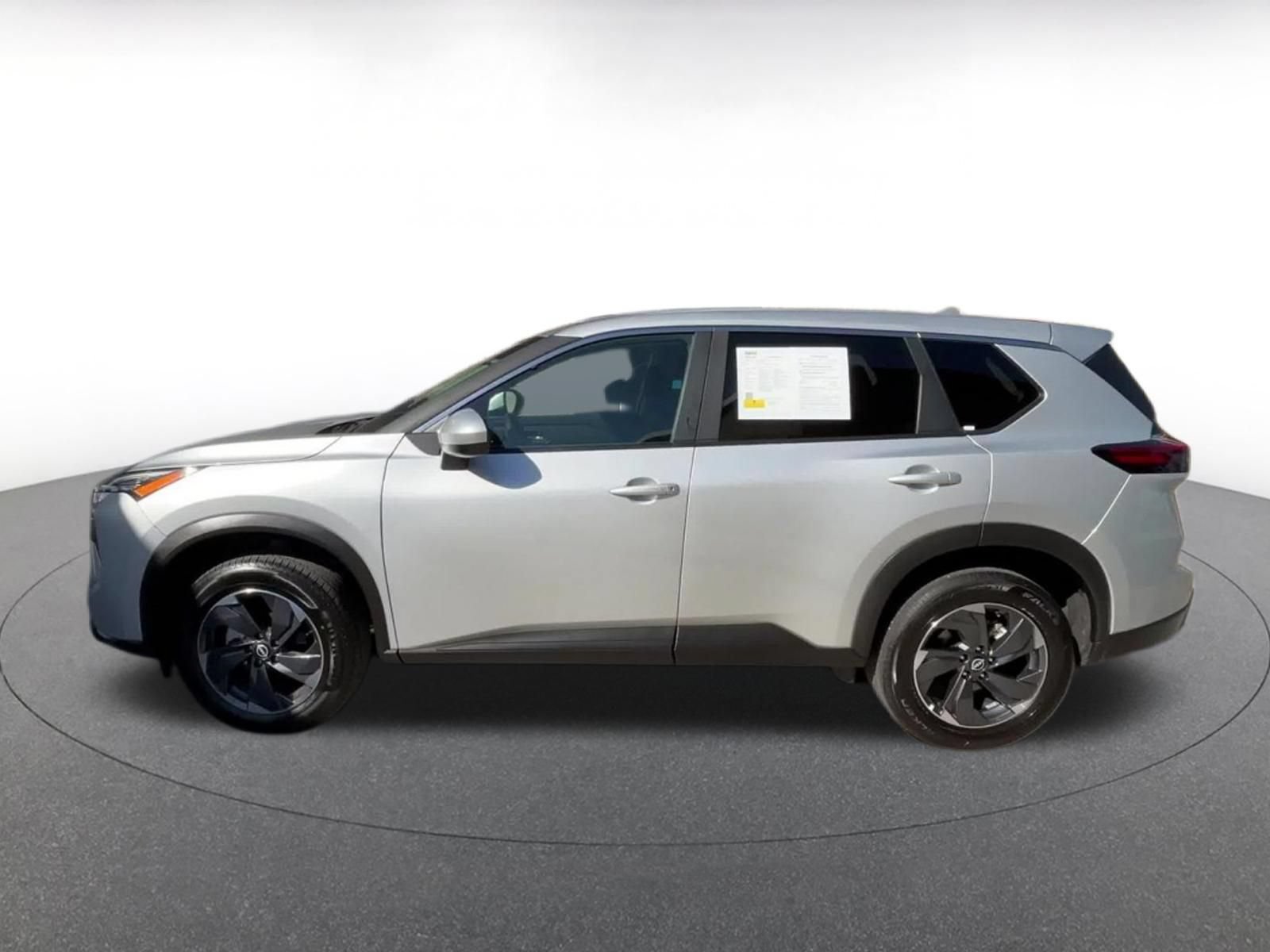 Used 2025 Nissan Rogue SV FWD image 9