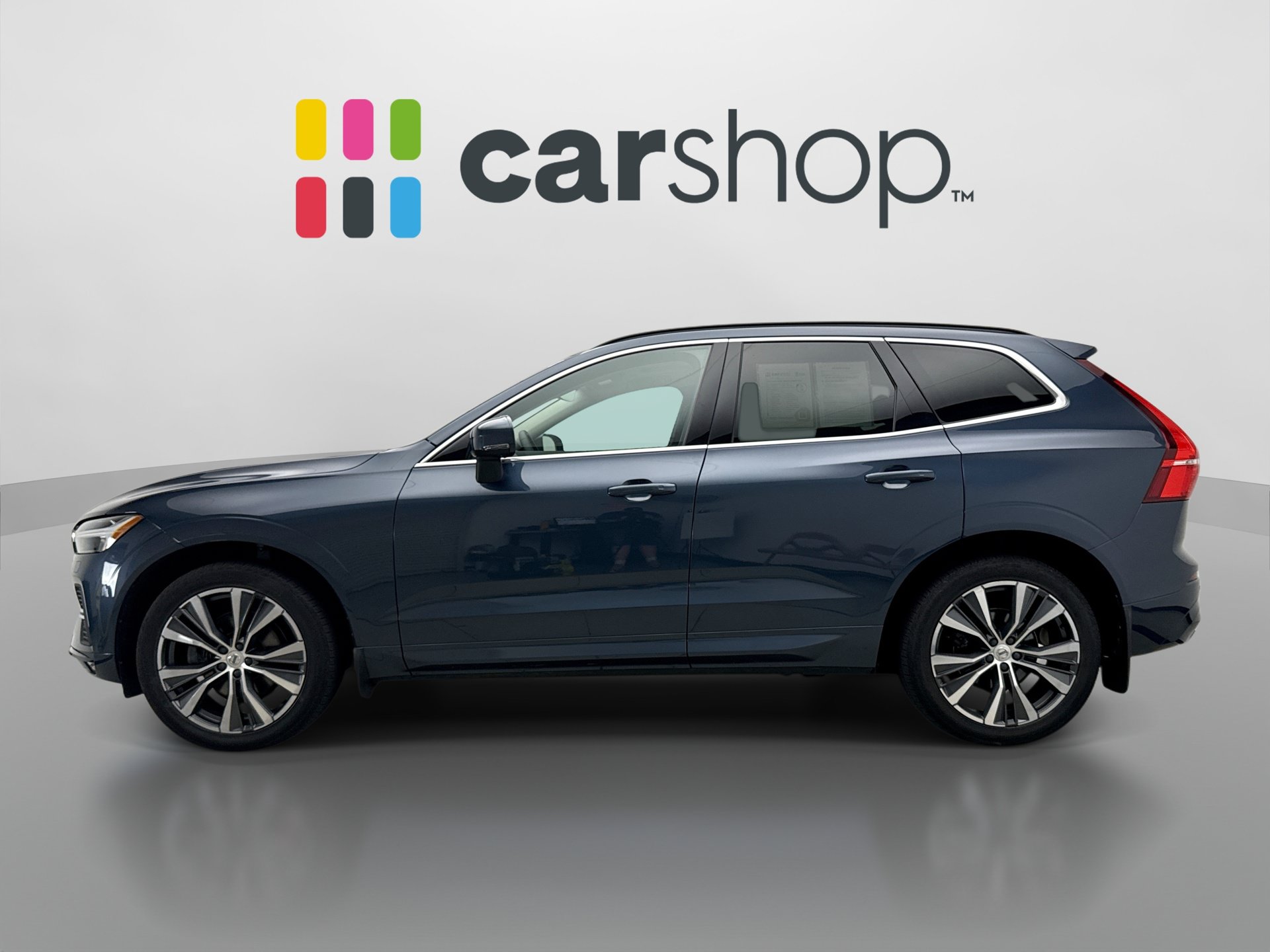 Used 2022 Volvo XC60 B5 Momentum w/ Climate Package AWD/4WD image 2