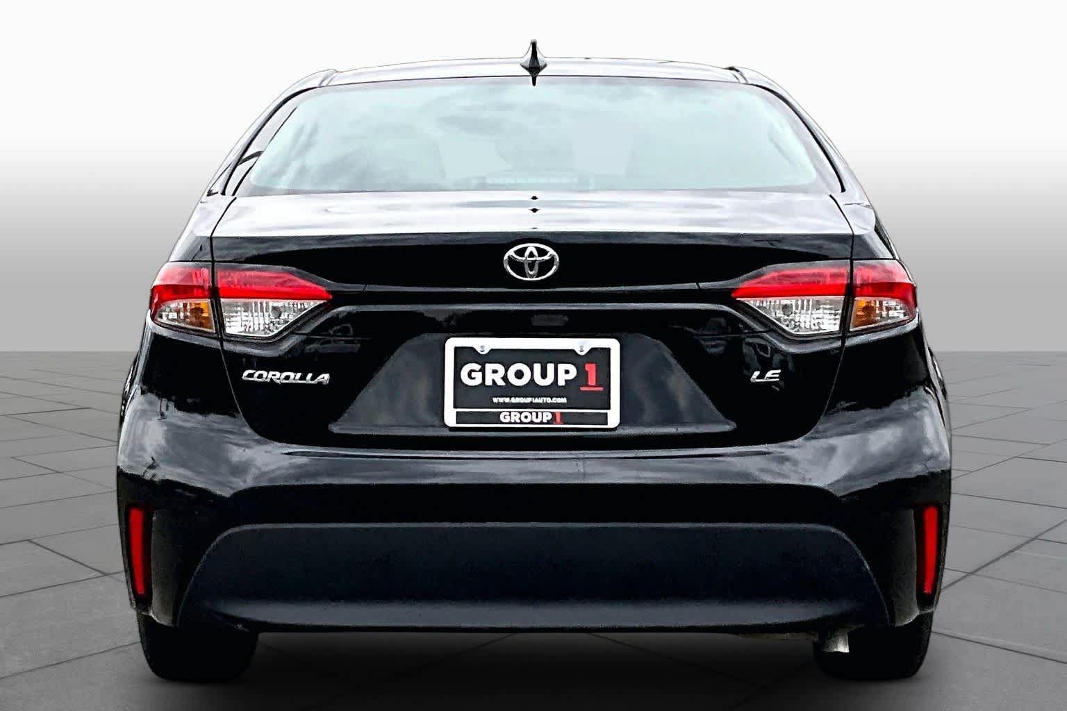 Certified 2025 Toyota Corolla LE FWD image 4