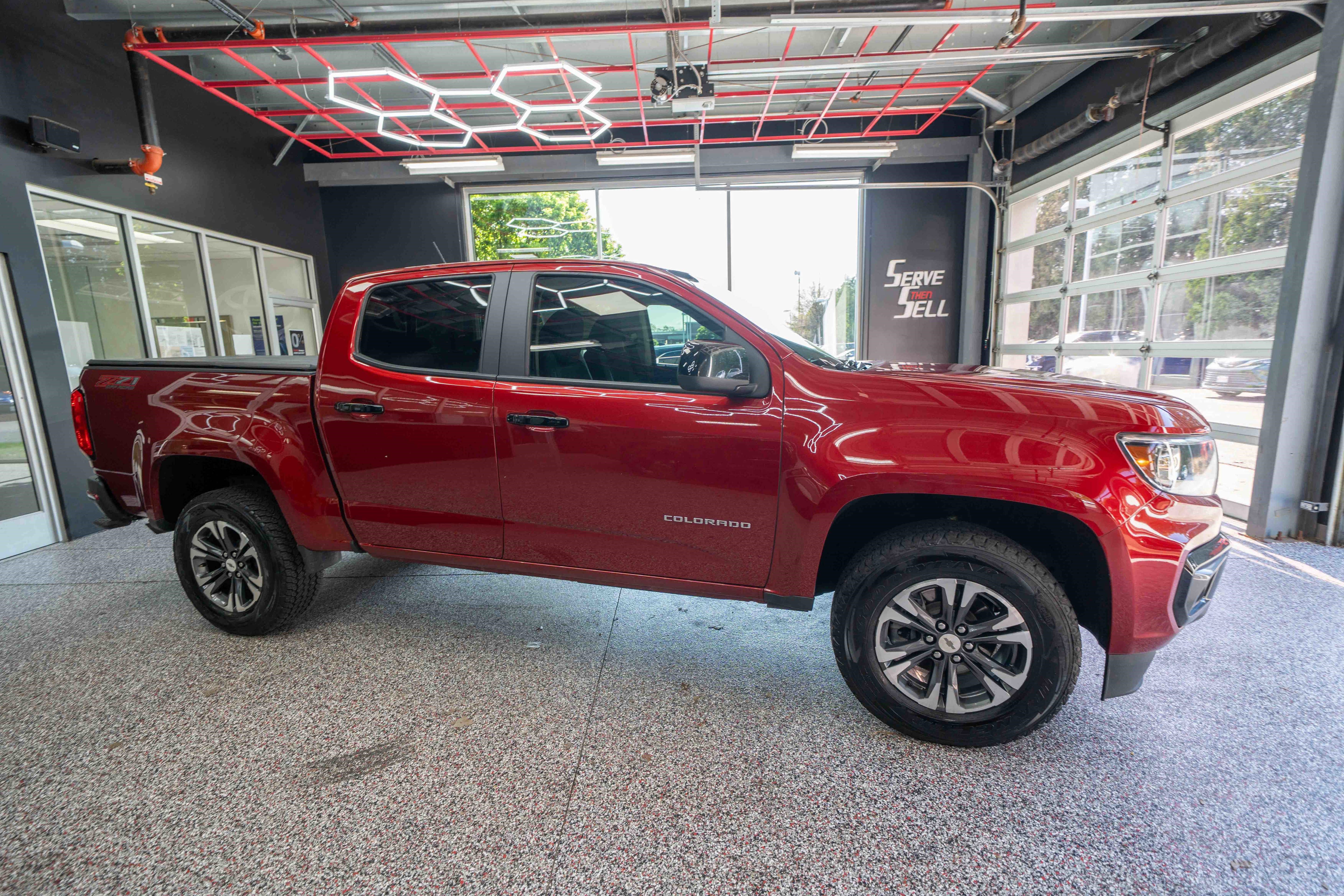 Used 2021 Chevrolet Colorado Z71 AWD/4WD image 5