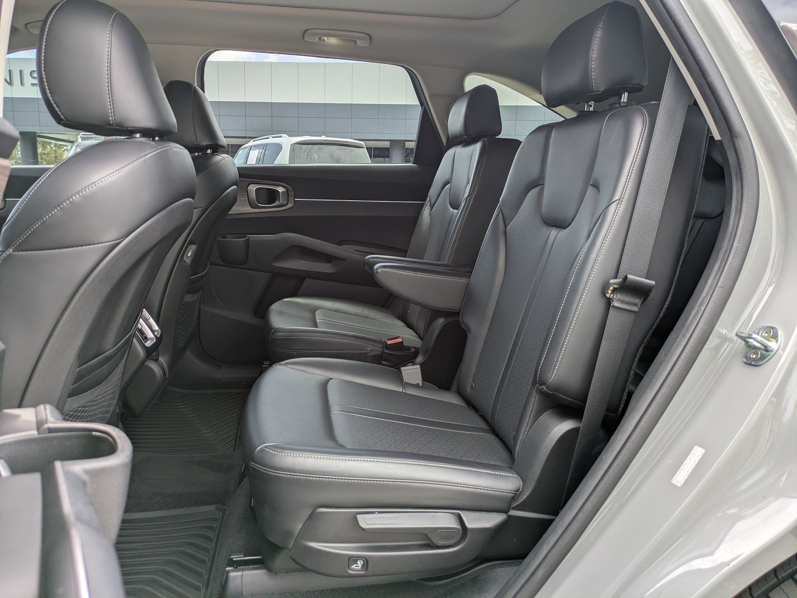 Used 2022 Kia Sorento EX w/ Panoramic Sunroof Package FWD image 15