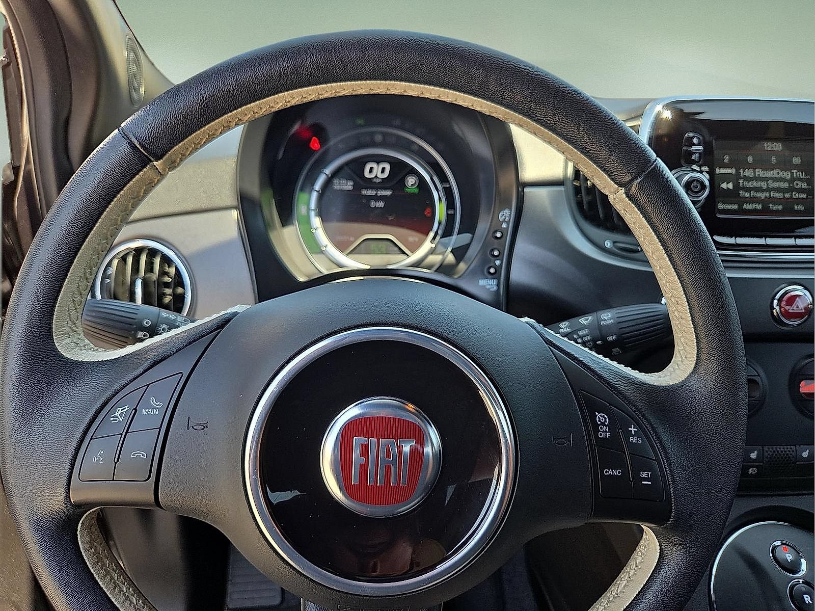 Used 2019 FIAT 500 e FWD image 4