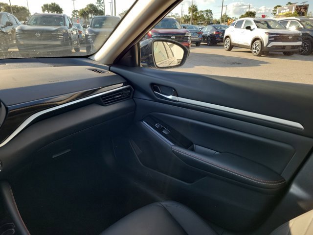 Certified 2025 Nissan Altima 2.5 SR w/ SR Premium Package image 19