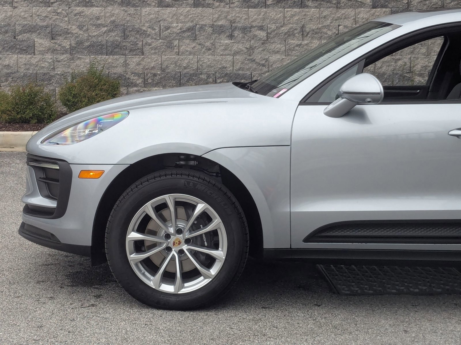 Used 2025 Porsche Macan image 11