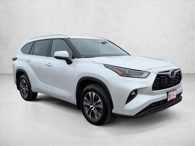 Certified 2026 Toyota Highlander XLE image 3